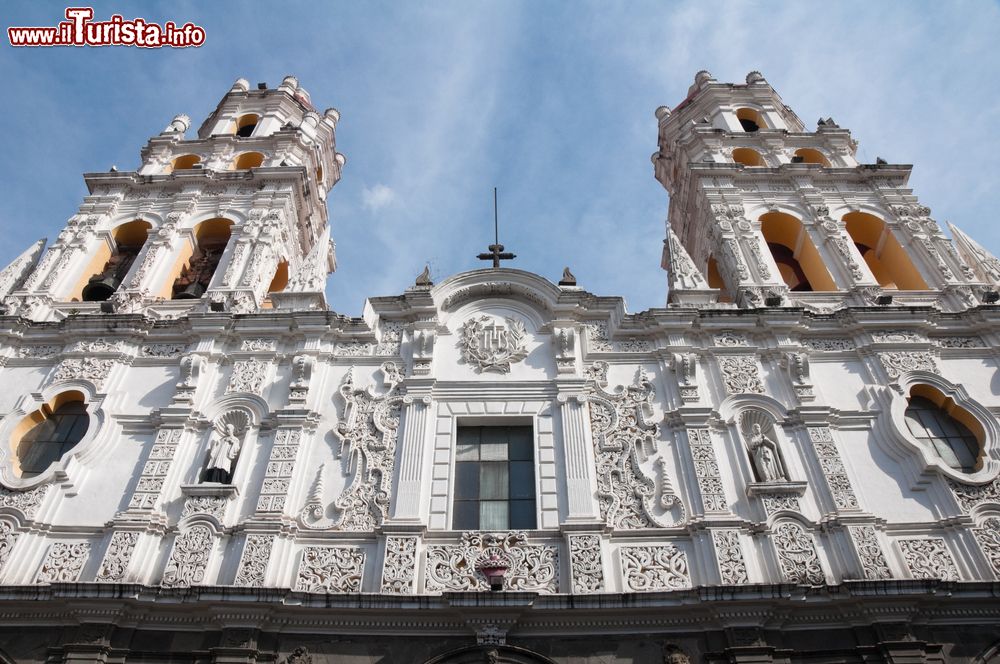 Immagine La chiesa gesuita della Compania a Puebla, Messico. Chamato anche Espiritu Santo, questo edificio religioso ospita al suo interno la tomba di una principessa asiatica del XVII° secolo venduta come schiava in Messico e poi liberata.