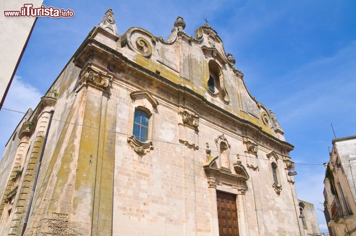 Immagine La Chiesa Madre di Montescaglioso in Basilicata: particolare della facciata in pietra arenaria - © Mi.Ti. / Shutterstock.com