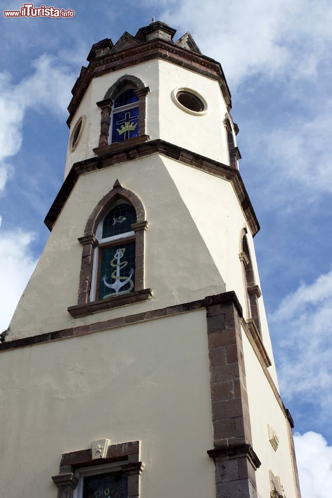 Immagine La chiesa metodista di Roseau, Dominica, Caraibi. Il cattolicesimo è la religione predominante di questo territorio che ospita anche minoranze metodiste, battiste, anglicane e luterane.