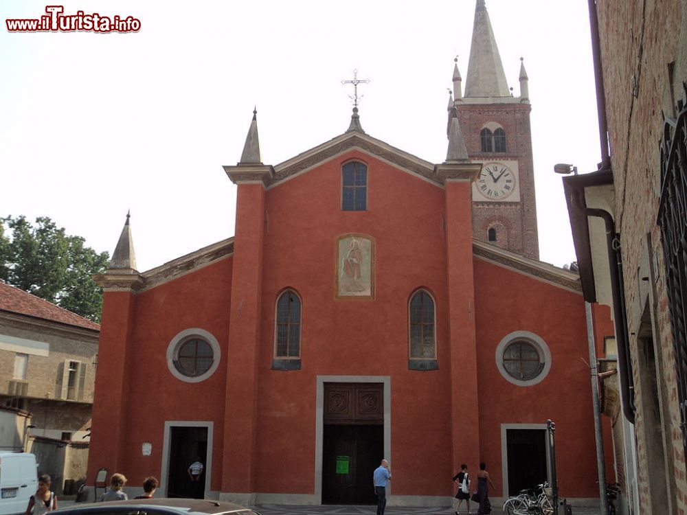 Immagine La Chiesa parrocchiale di Santo Stefano a Villafranca Piemonte, Piemonte.