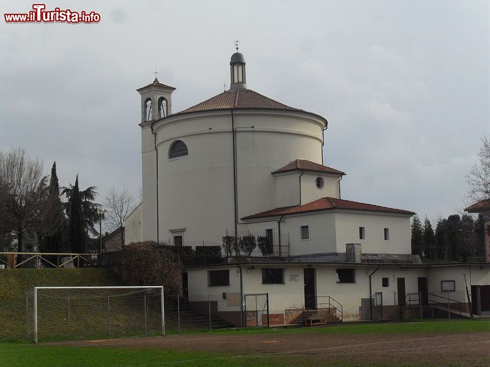 Immagine La Chiesa Villotta di AVIANO in Friuli - © gianca1969, CC BY 3.0, Wikipedia