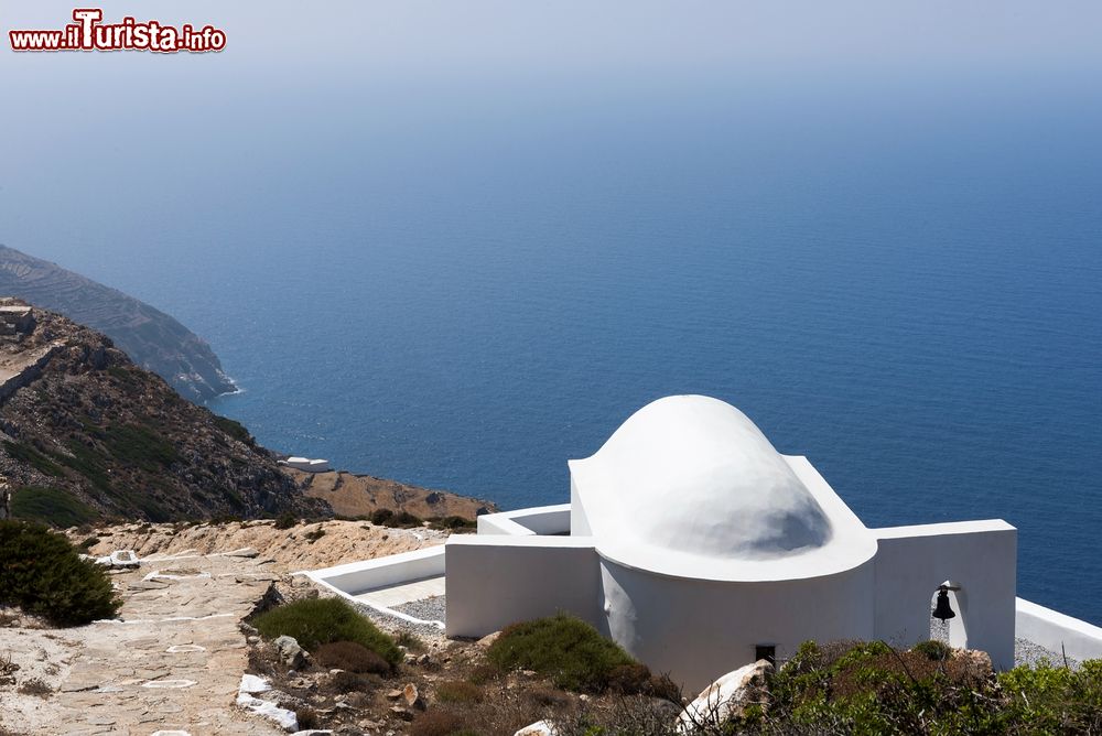 Immagine La chiesetta della Vergine sull'isola di Sikinos, Grecia.