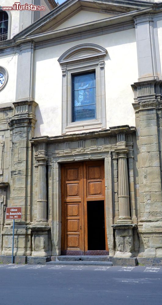 Immagine La chiesetta dell'Annunziata a Motta Camastra, Messina, Sicilia. Costruita nel XIV° secolo, la chiesa mantiene ancora la struttura architettonica originaria a pianta quadrata.