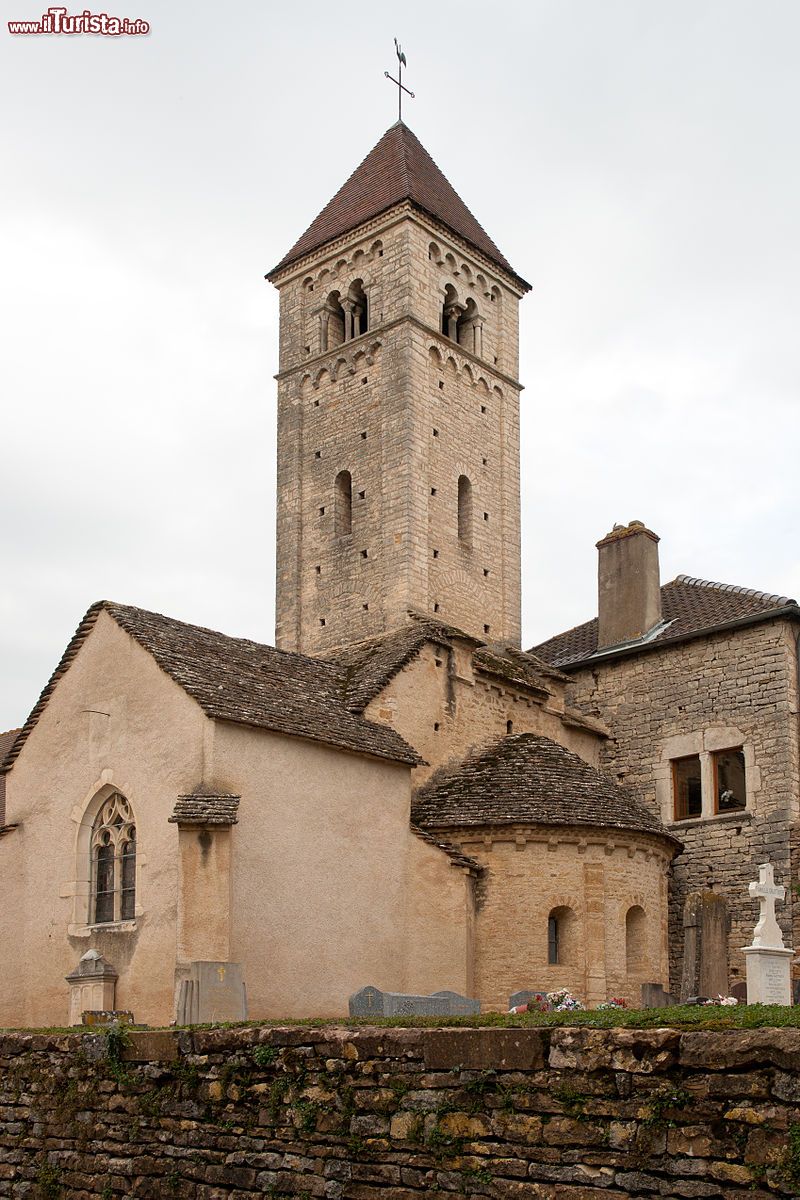 Immagine La chiesetta di Chazelle a Cormatin, Francia. Conosciuta anche come chiesa della vergine, è in stile romanico e dal 1926 fa parte dei monumenti storici nazionali - Ludovic Péron Opera propria, CC BY-SA 3.0, Collegamento