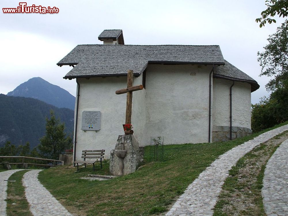 Immagine La Chiesetta di Irone, borgo abbandonato del Trentino - © giannip46, CC BY-SA 3.0, Wikipedia