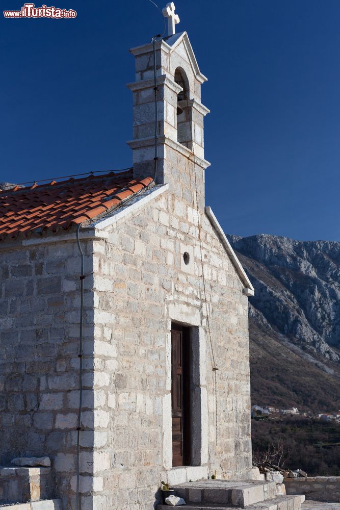 Immagine La chiesetta di San Sava sull'isola di Sveti Stefan, Montenegro.