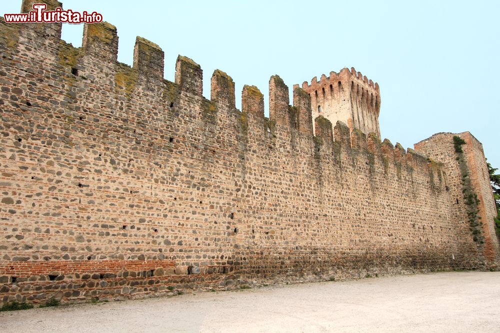 Immagine La cinta muraria del Castello di Este, Colli Euganei in Veneto