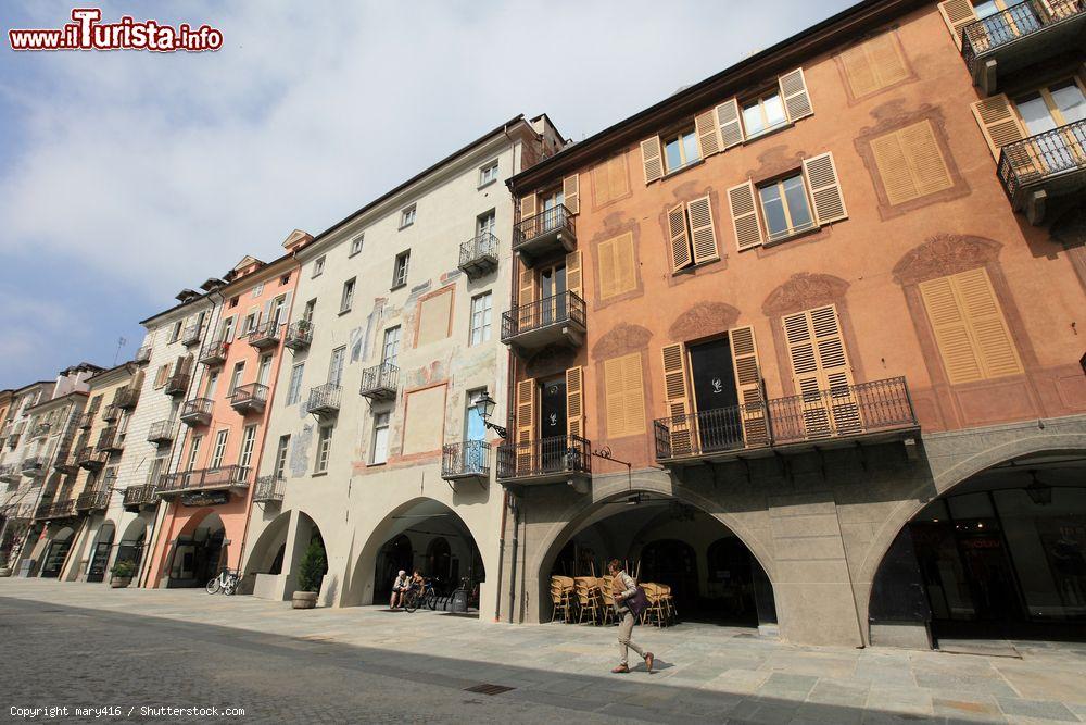 Immagine La città di Cuneo, una delle località più visitate del Piemonte. Assedi e guerre hanno cancellato nel tempo la serie di testimonianze medievali: oggi poggia su ricordi ottocenteschi - © mary416 / Shutterstock.com