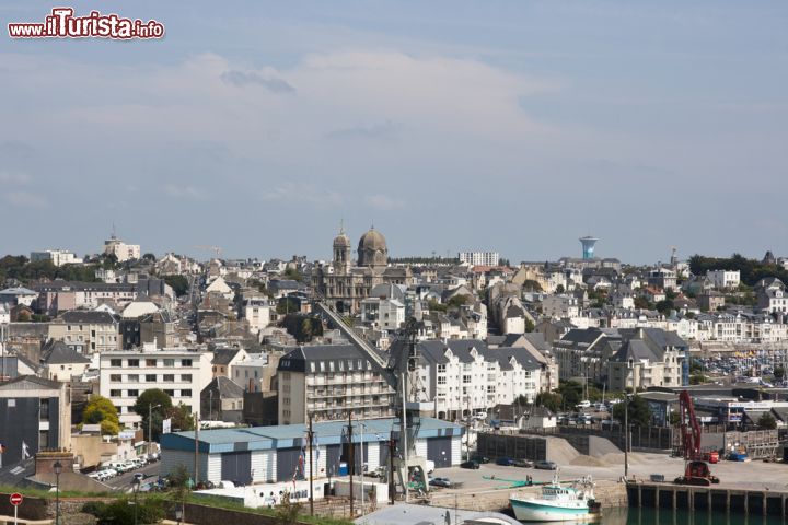 Immagine La città di Granville, nella regione della Bassa Normandia, conta circa 13000 abitanti ed è una località turistica molto conosciuta nel nord della Francia - foto © StockMySelf / Shutterstock.com