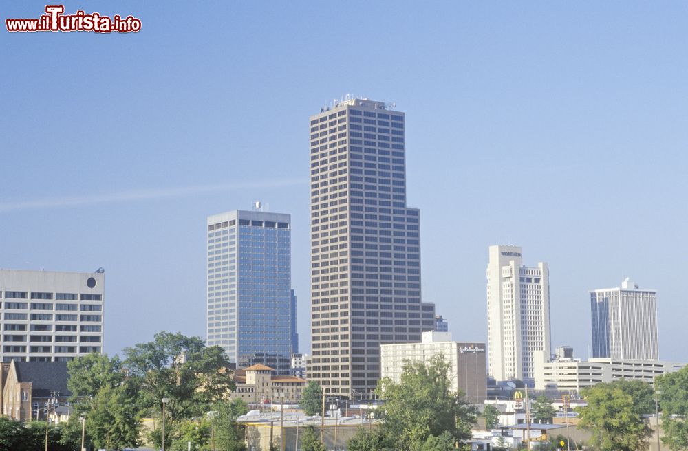 Immagine La città di Little Rock (Arkansas), Stati Uniti d'America. La sua fondazione risale al 1814 anche se già alcuni anni prima l'esploratore William Lewis pose le basi del futuro insediamento costruendo una piccola casa vicino alla formazione rocciosa che sorge lungo il fiume Arkansas.