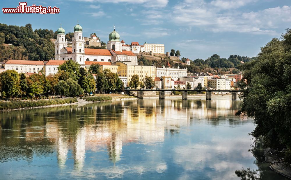 Immagine La città di Passau con la cattedrale di Santo Stefano, Germania. E' nota per la sua attività culturale grazie a spettacoli teatrali, opere e concerti, soprattutto d'organo.