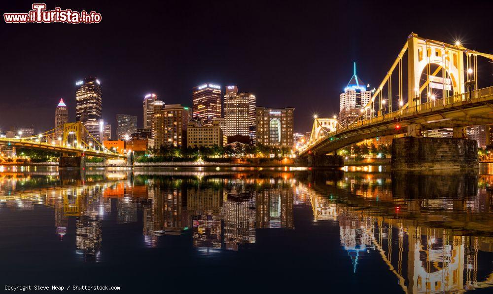 Immagine La città di Pittsburgh by night vista dal fiume, Pennsylvania, USA - © Steve Heap / Shutterstock.com