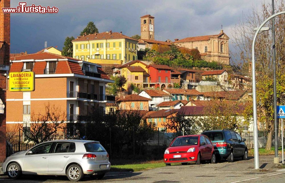 Immagine La cittadina di Andezeno in Piemonte: panorama del centro storico - © F Ceragioli, CC BY-SA 3.0, Wikipedia