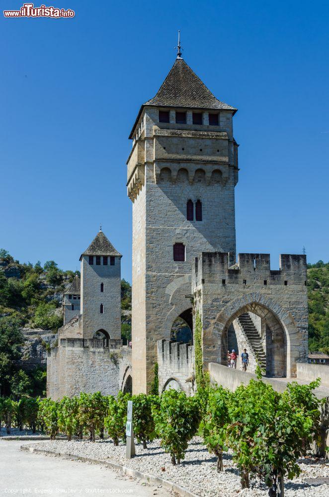 Immagine La cittadina di Cahors, Francia, con la sua architettura medievale: siamo in un angolo del territorio del Lot - © Evgeny Shmulev / Shutterstock.com