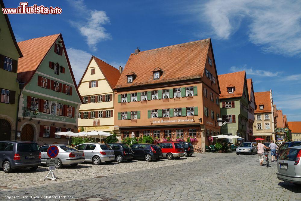 Immagine La cittadina di Dinkelsbuhl, Germania. Street view del centro storico di questa località abitata da 11 mila persone - © Igor Dymov / Shutterstock.com