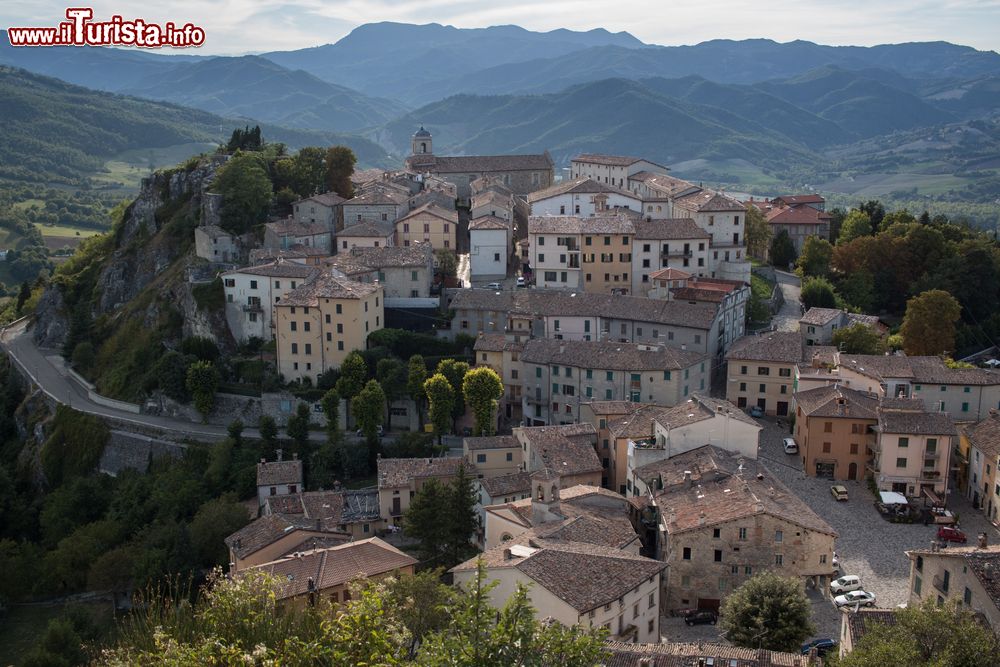 Immagine La cittadina medievale di Pennabilli, Emilia Romagna. Questa località sorge al centro di un anfiteatro naturale nell'Alta Valmarecchia a 630 metri sul livello del mare, affacciata sul fiume Marecchia.