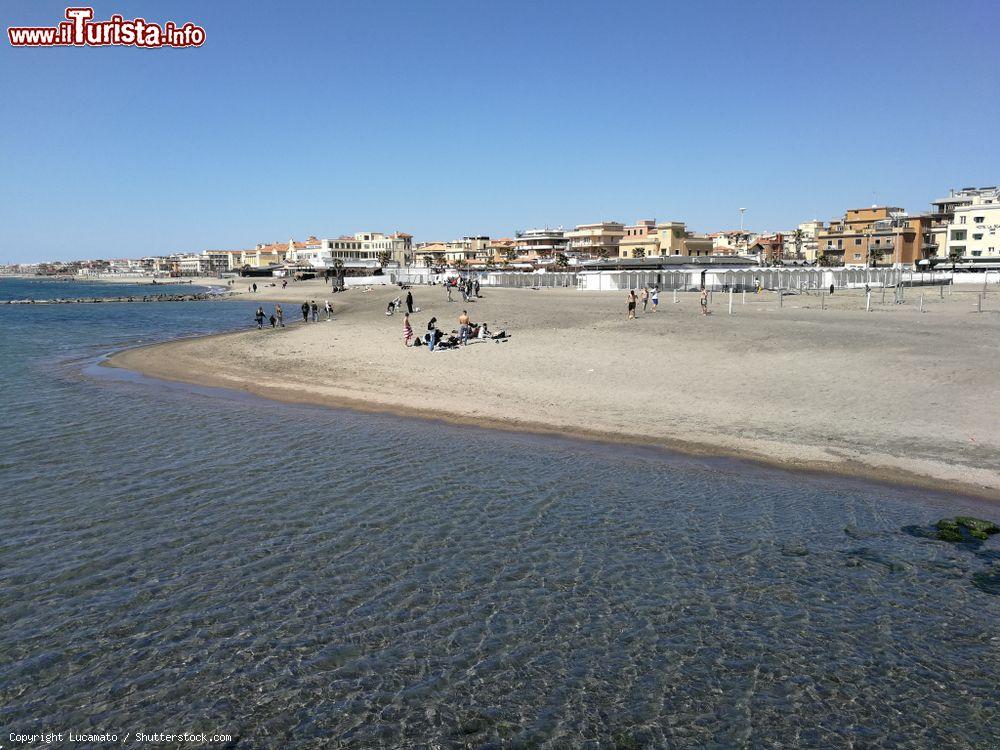 Immagine La costa di Ostia fotografata dal molo, provincia di Roma, Lazio - © Lucamato / Shutterstock.com