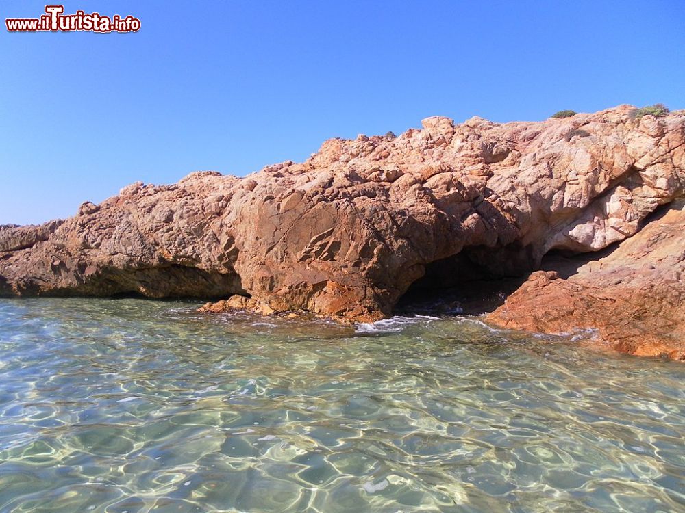 Immagine La costa di Santa Margherita di Pula in Sardegna  - © Francesco Lo Bello, CC BY 3.0, Wikipedia