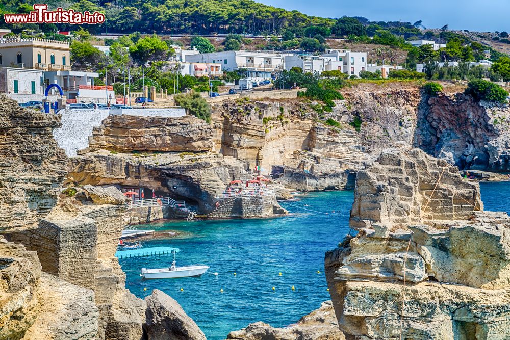 Immagine La costa rocciosa a Santa Cesarea Terme in Puglia, costa adriatica del Salento