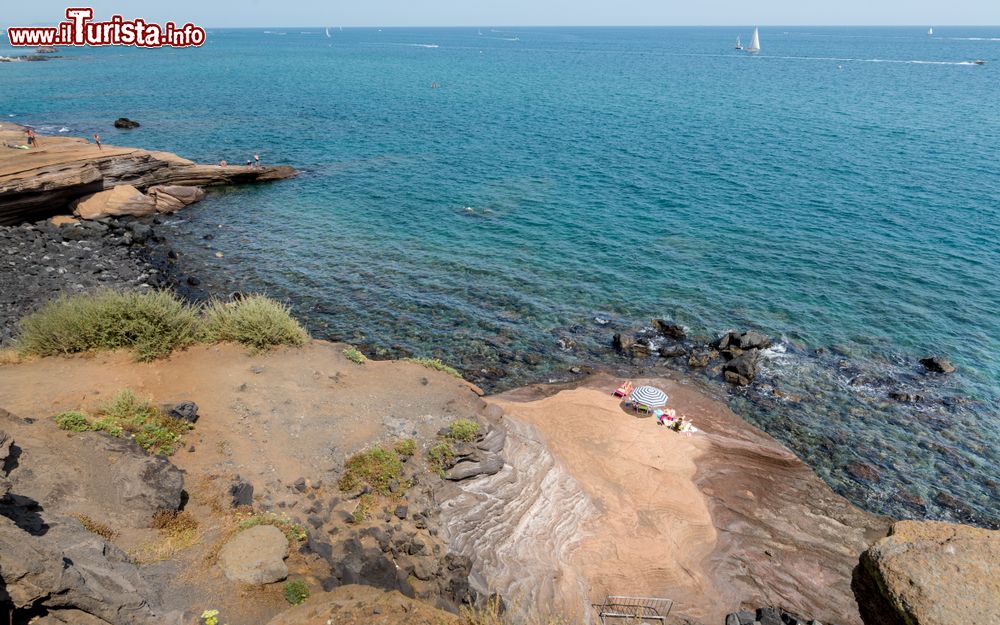 Immagine La costa rocciosa di Cap d'Agde, Francia, regione della Linguadoca-Rossiglione.