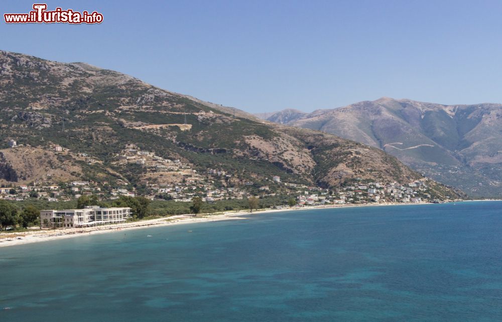 Immagine La costa tra Qeparo e Borsh in Albania.