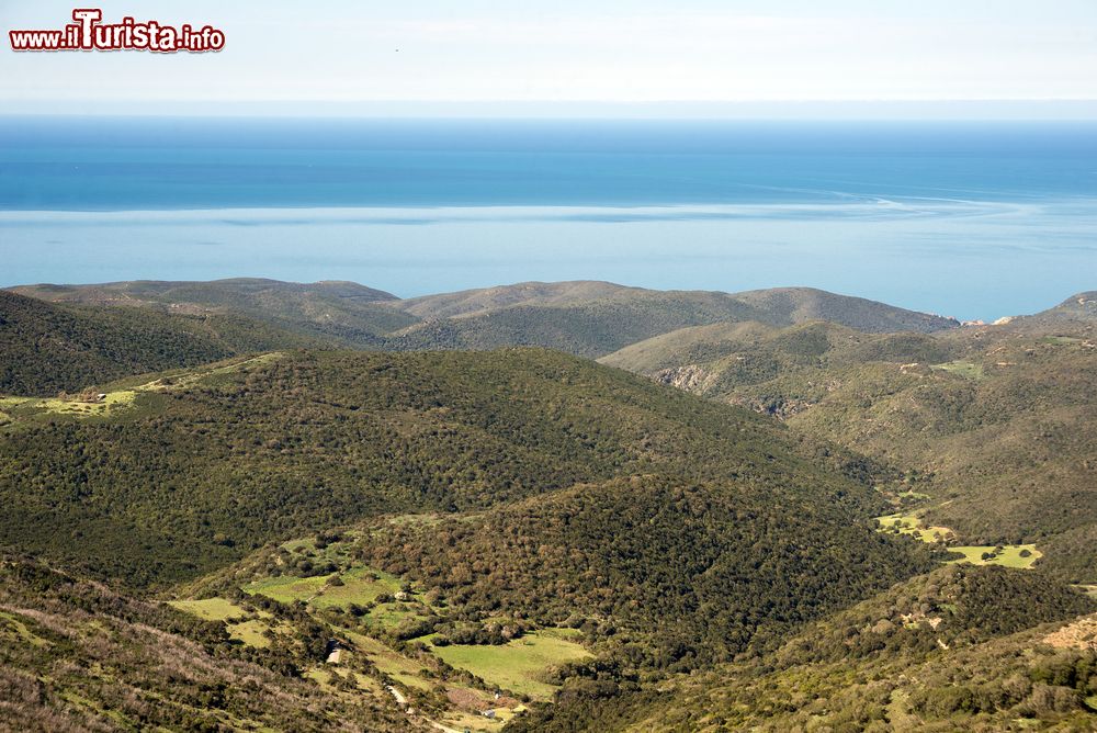 Immagine La Costa Verde fotografata dall'entroterra di Guspini in Sardegna