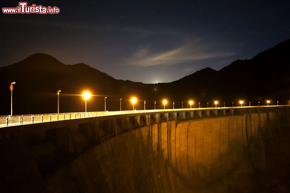 Immagine La Diga di Ridracoli fotografata di notte, Emilia-Romagna