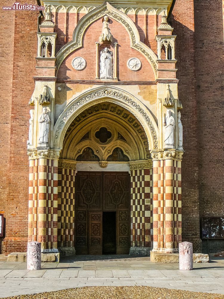 Immagine La facciata del Duomo di Asti in Piemonte