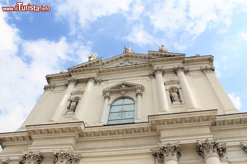 Immagine La facciata della Cattedrale di Montichiari, provincia di Brescia, Lombardia.