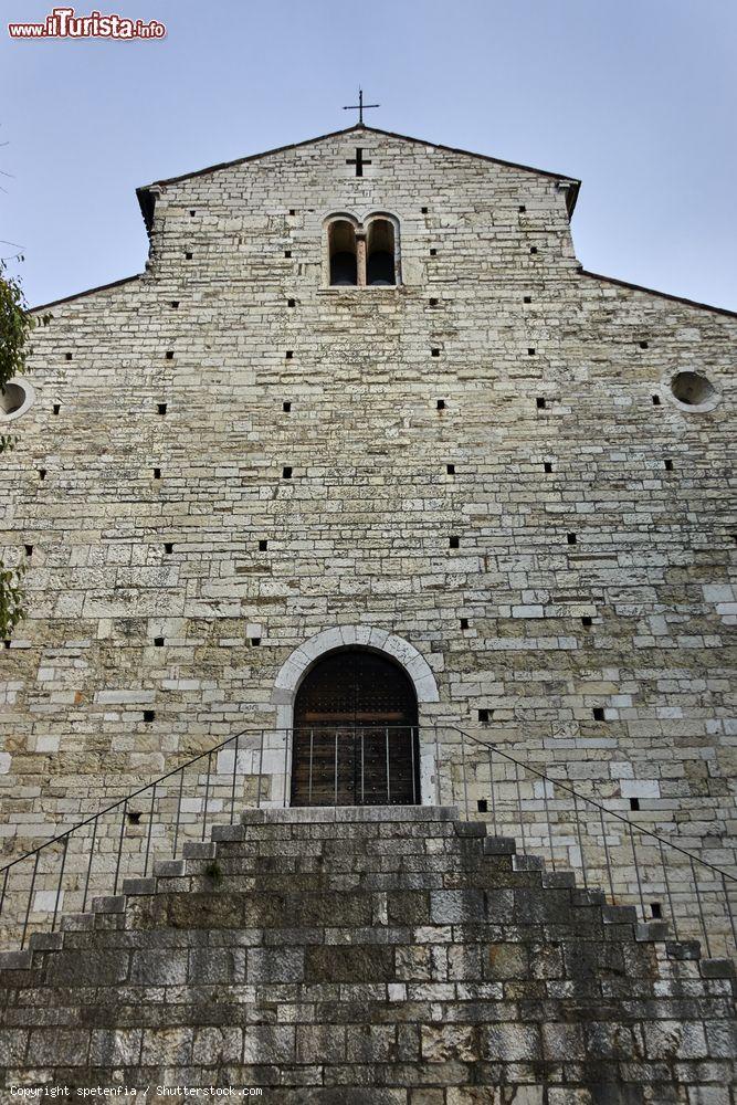 Immagine La facciata della chiesa medievale di San Pancrazio a Montichiari, Lombardia - © spetenfia / Shutterstock.com