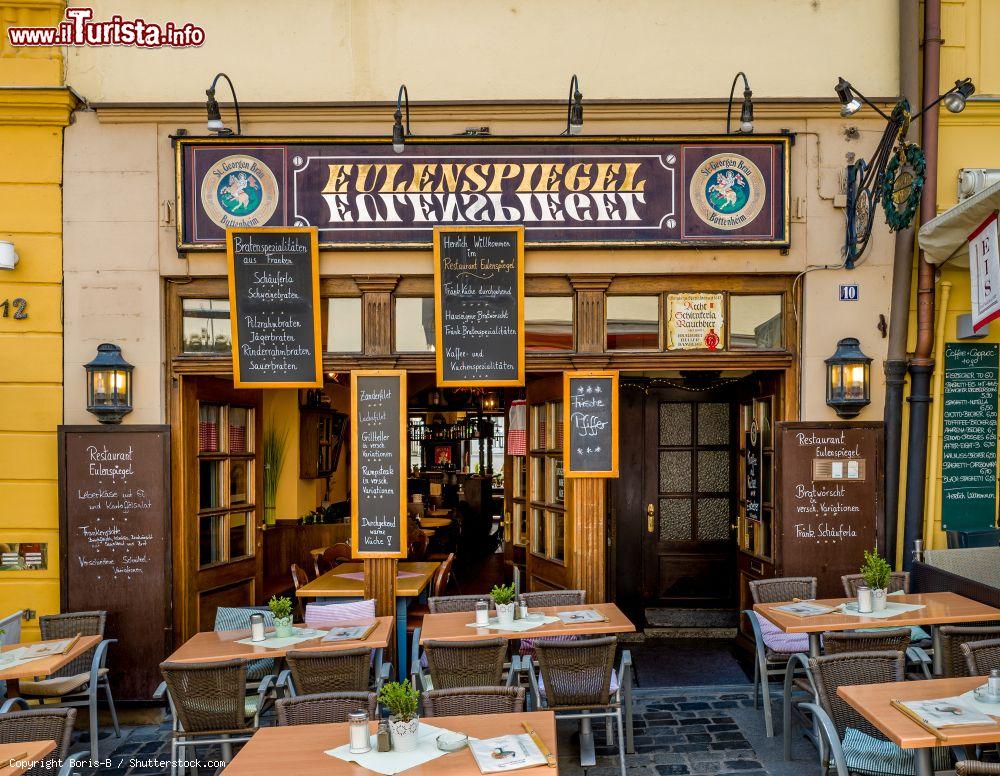 Immagine La facciata di un ristorante nel centro di Bamberga, Germania - © Boris-B / Shutterstock.com