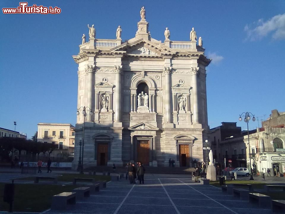 Immagine La facciata imponente del Santuario di San Giuseppe Vesuviano, Napoli - © Lusb, Wikipedia