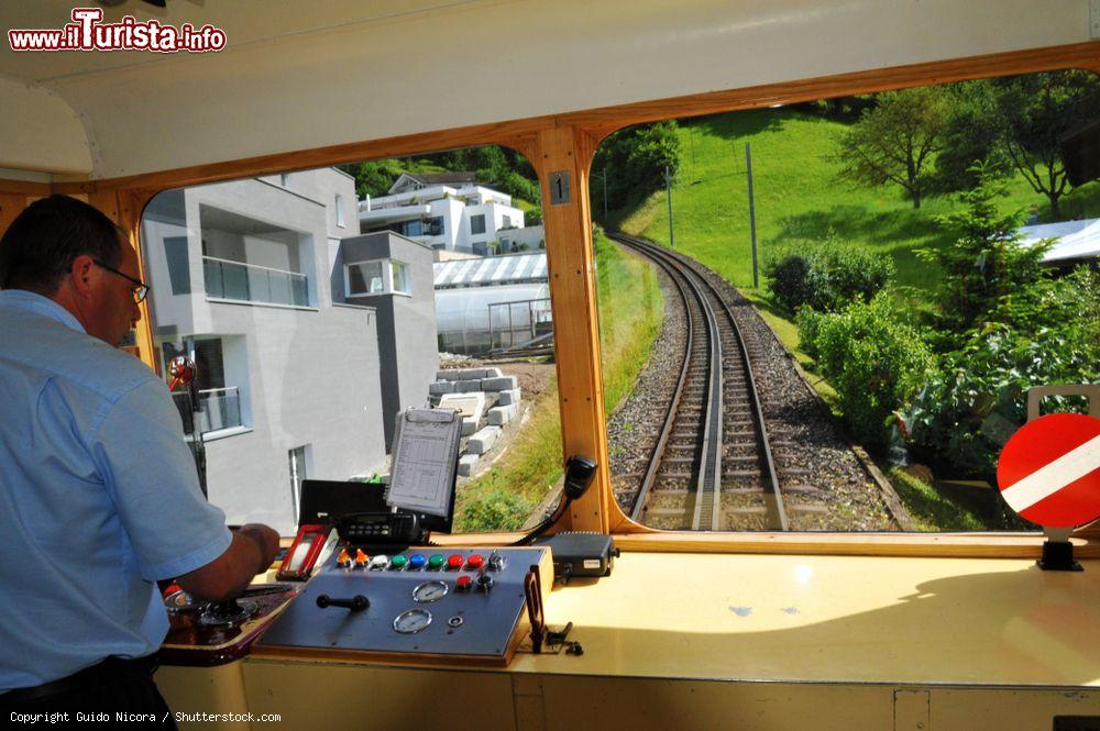 Immagine La ferrovia Vitznau-Rigi, la prima a cremagliera d'Europa, Svizzera. Collega Vitznau, Rigi Kaltbad e Rigi Kulm - © Guido Nicora / Shutterstock.com