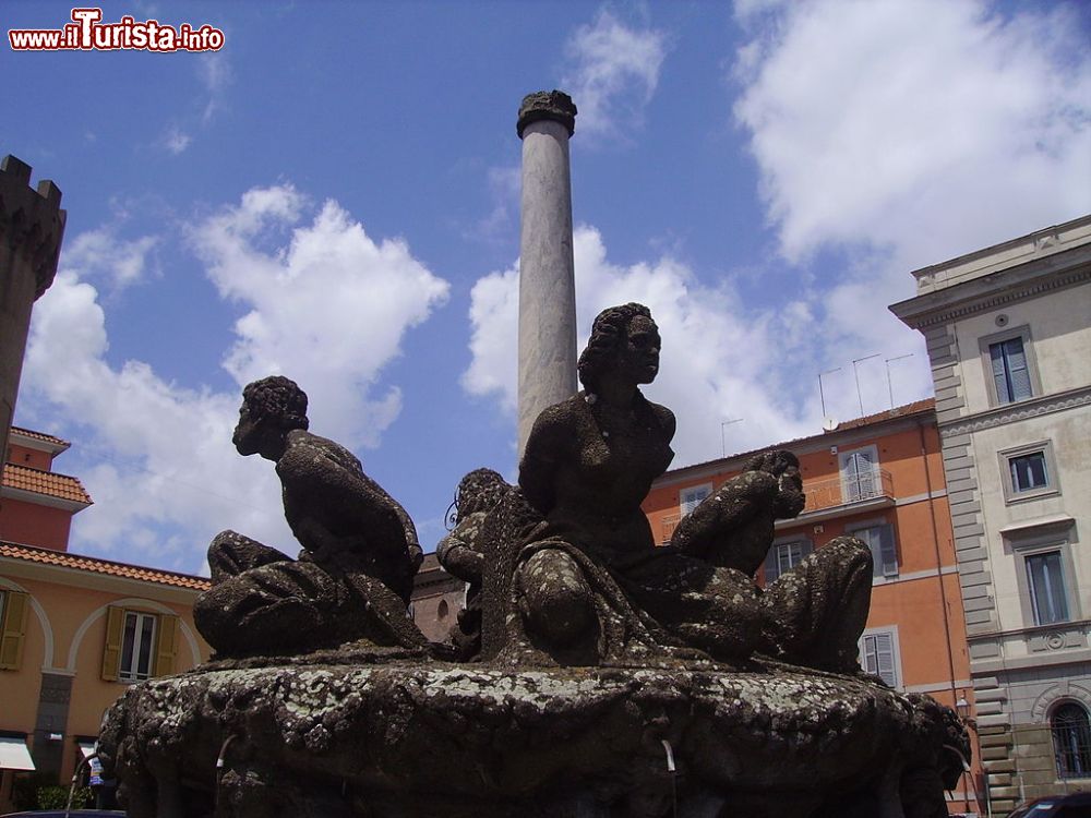 Immagine La Fontana dei 4 Mori a Marino, è famosa per il miracolo del vino durante la Sagra dell'Uva - © Gino il Pio - Wikipedia