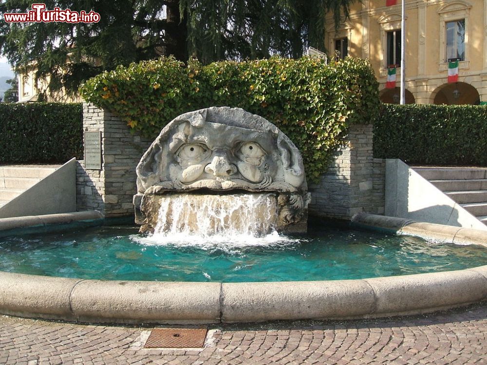 Immagine La fontana del Mascherone a Giaveno in Piemonte- © Helenkeit, CC BY 3.0, Wikipedia