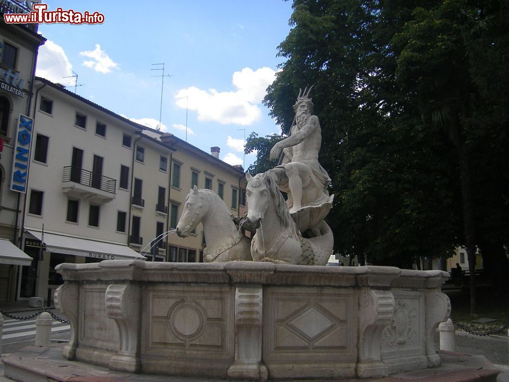 Immagine La Fontana del Nettuno in centro a Conegliano in Veneto - © Szeder László, GFDL, Wikipedia