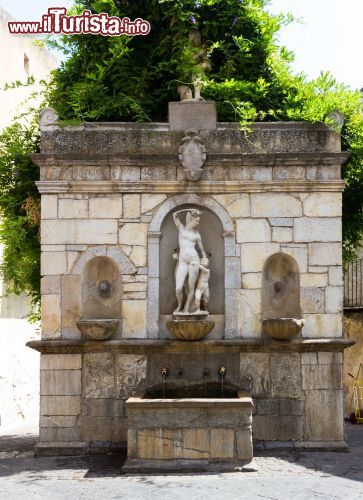 Immagine La fontana della Venere Ciprea (Venus Ciprea). si trova a Castelbuono in Sicilia - © goghy73 / Shutterstock.com