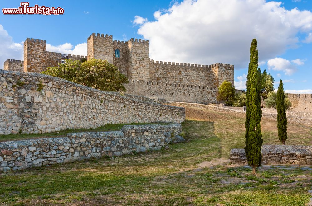 Immagine La fortezza spagnola di Trujillo: domina la città dalla parte più elevata della collina cittadina, nota anche come "cabeza de Zorro".