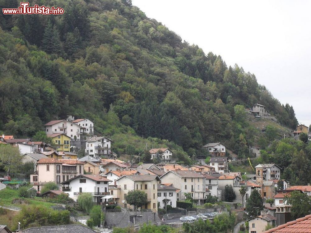 Immagine La frazione di Auvrascio fa parte del comune di Schignano, Lombardia - © Pifoyde - CC BY-SA 3.0, Wikipedia