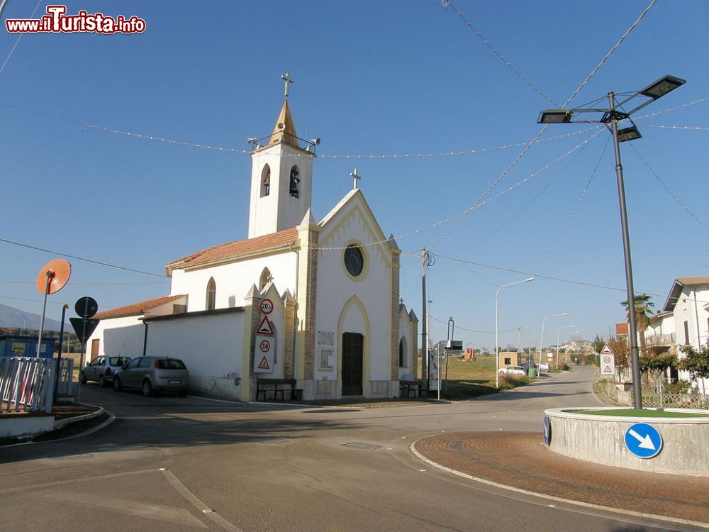 Immagine La frazione di Villa Bizzarri a Torano Nuovo in Abruzzo Di Bybierre - Opera propria, Pubblico dominio, Collegamento