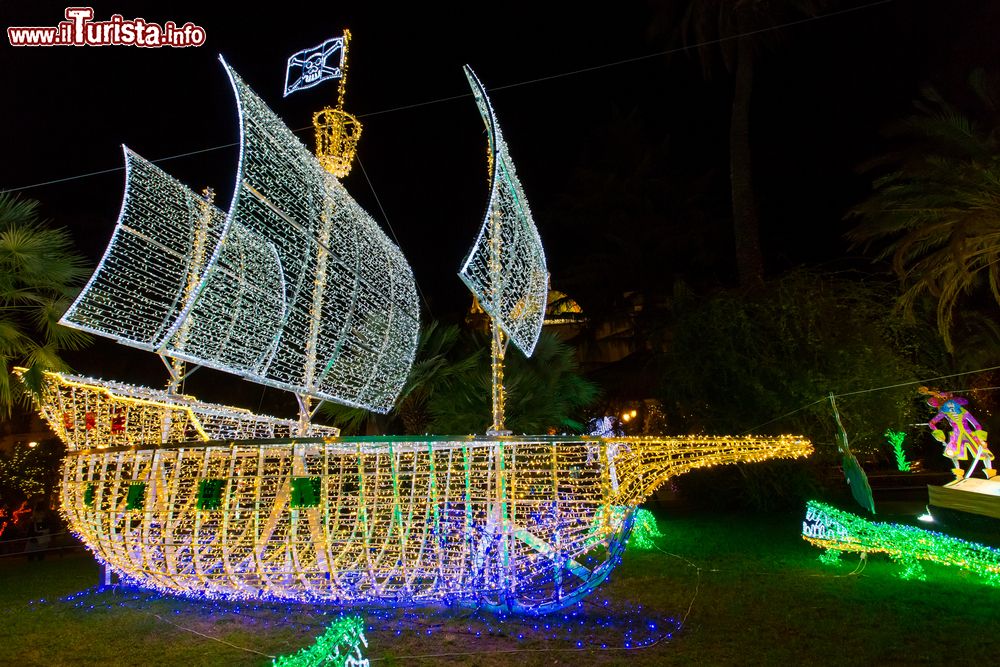 Immagine La Jolly Roger a Luci d'Arista di Salerno: le luminarie natalizie della città