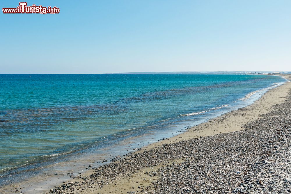 Immagine La lunga e selvaggia spiaggia di Lady's Mile beach a Cipro