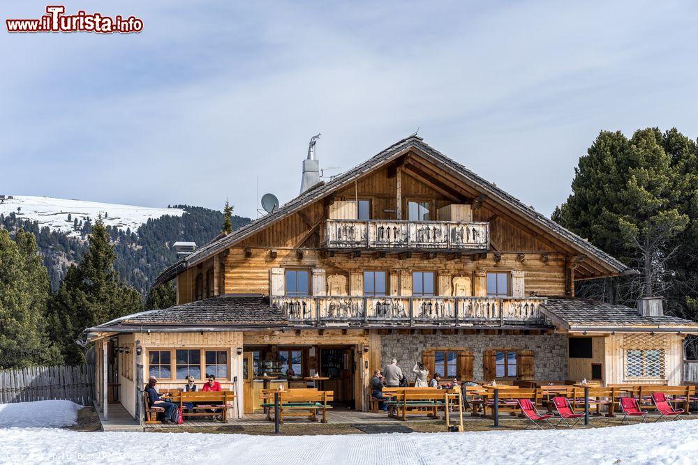 Immagine La Malga rifugio Rinderplatz  a Villandro in Alto Adige - © Philip Bird LRPS CPAGB / Shutterstock.com