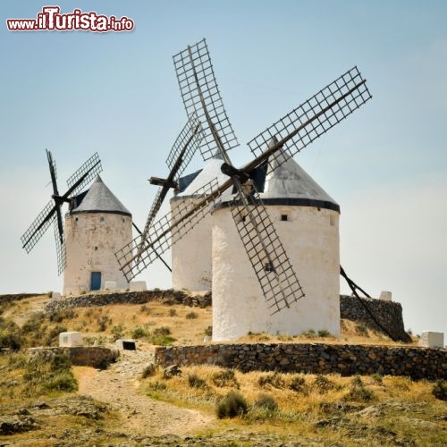 Immagine I famosi mulini di Don Chisciotte della Mancia a Consuegra - © Kairos69 / iStockphoto LP.