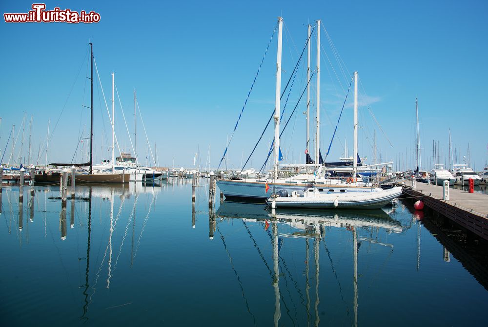 Immagine La marina che separa Misano Adriatico da Cattolica in Emilia-Romagna