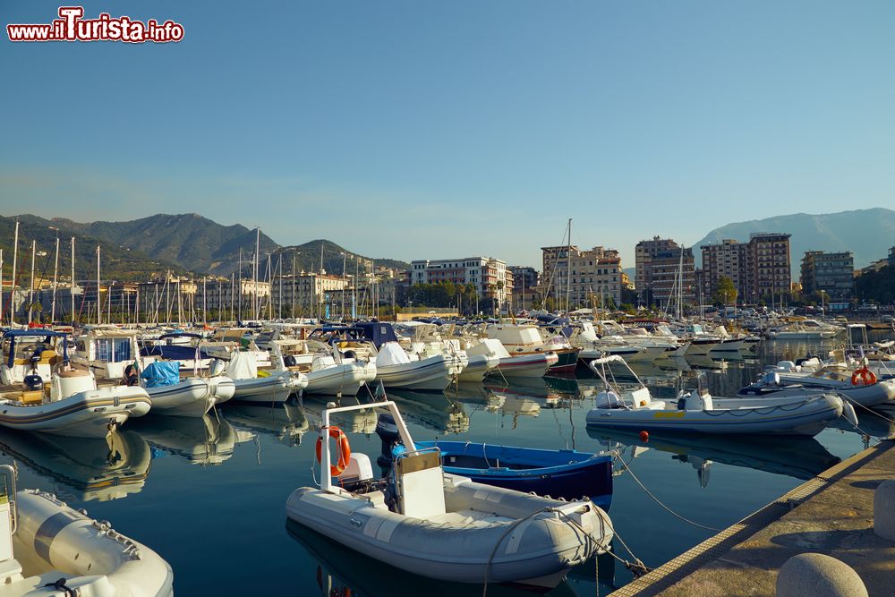 Immagine La marina del Porto di Salerno in Campania