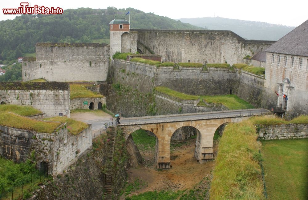 Immagine La medievale cittadella di Besancon nella Franca Contea (Francia) vista dall'alto.