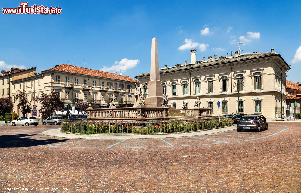 Immagine La monumentale Piazza Roma in Centro ad Asti, Piemonte - © Olgysha / Shutterstock.com