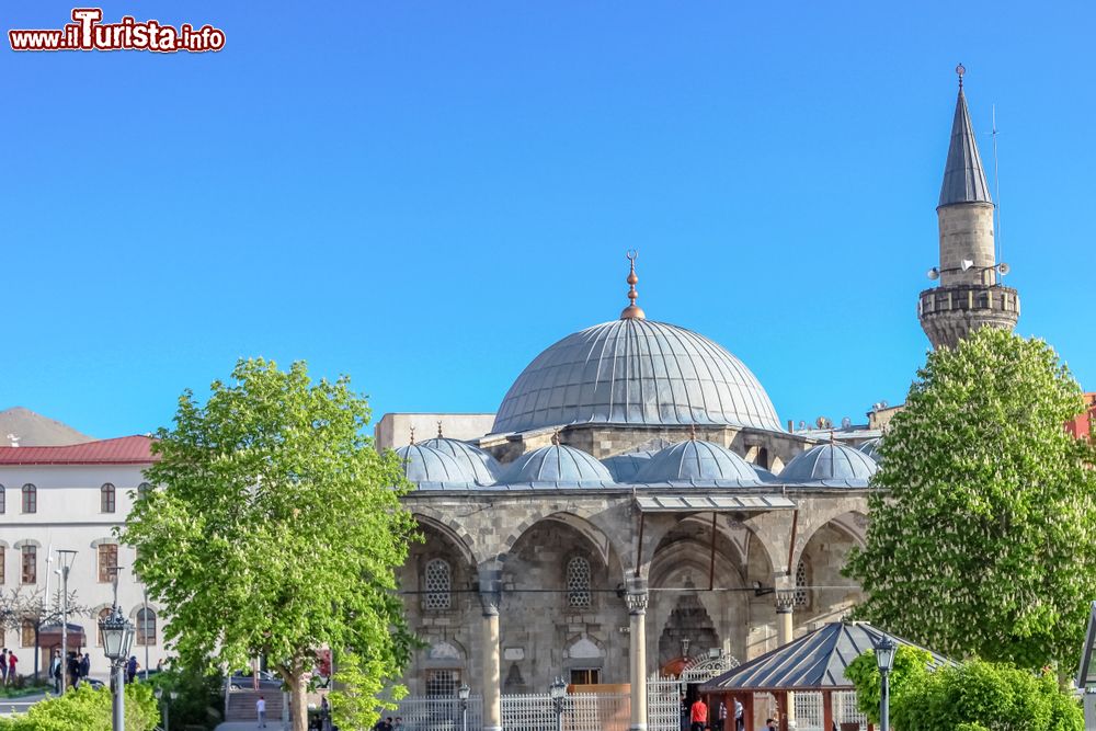 Immagine La moschea Lala Mustafa Pasha a Erzurum, Turchia: è una delle attrazioni più fotografate dai turisti.