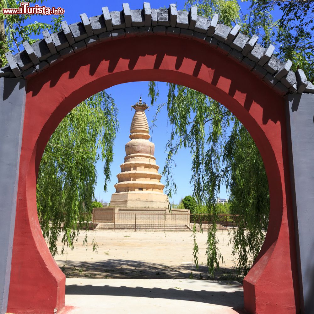 Immagine La Pagoda del Cavallo Bianco a Dunhuang, in Cina